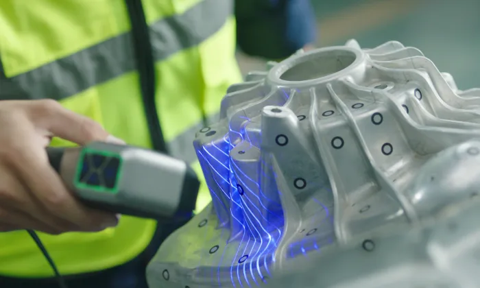 Scanner 3D professionale in uso per acquisizione geometrica di pezzo industriale